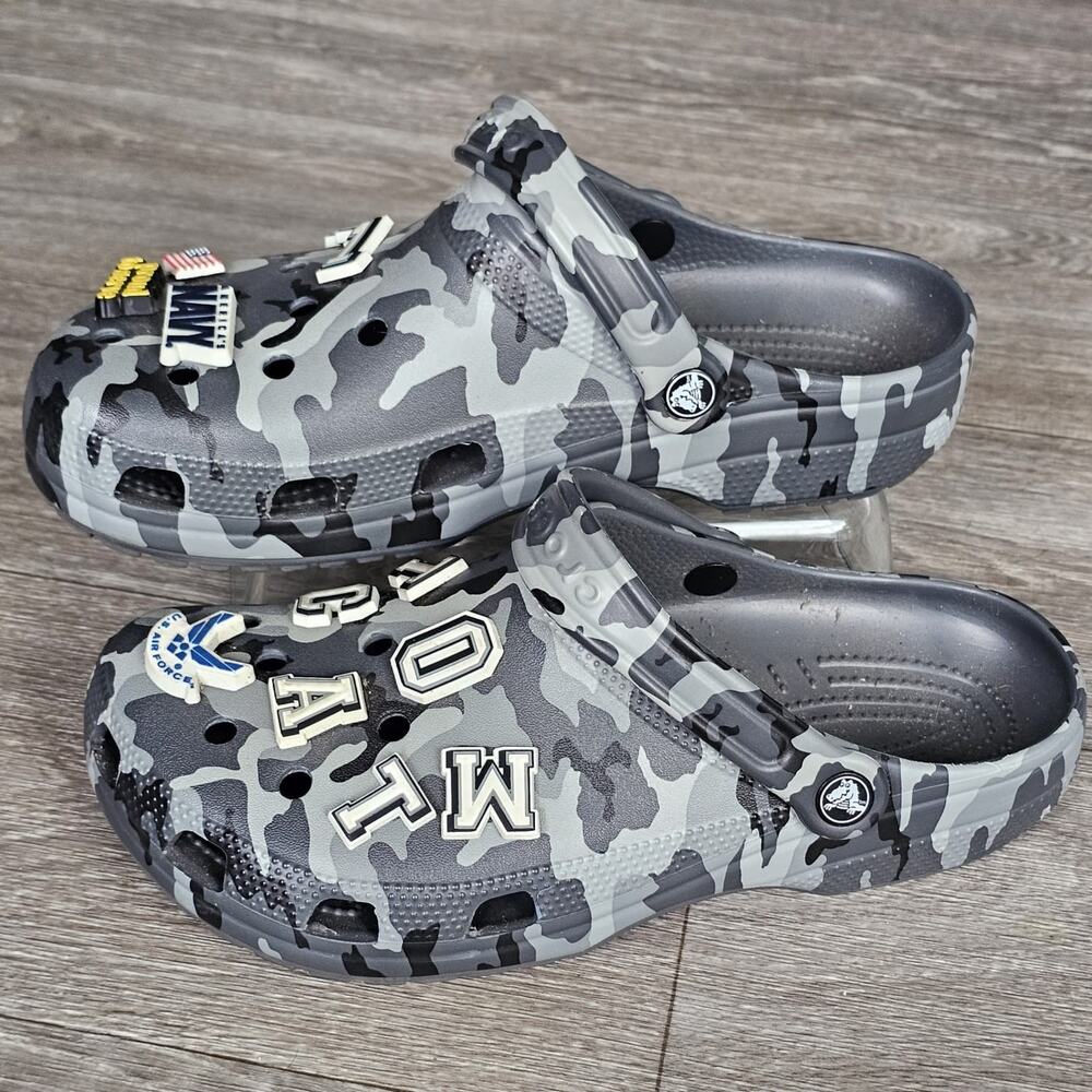 Crocs Classic Camouflage Clog Black/ Slate Grey Men Sz: 9, Women Sz: 11 - Picture 3 of 5